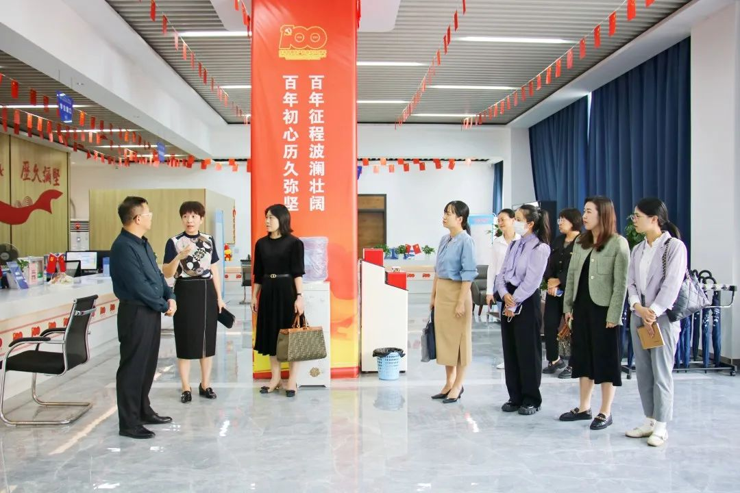 民师院一行参观sports一站式服务中心