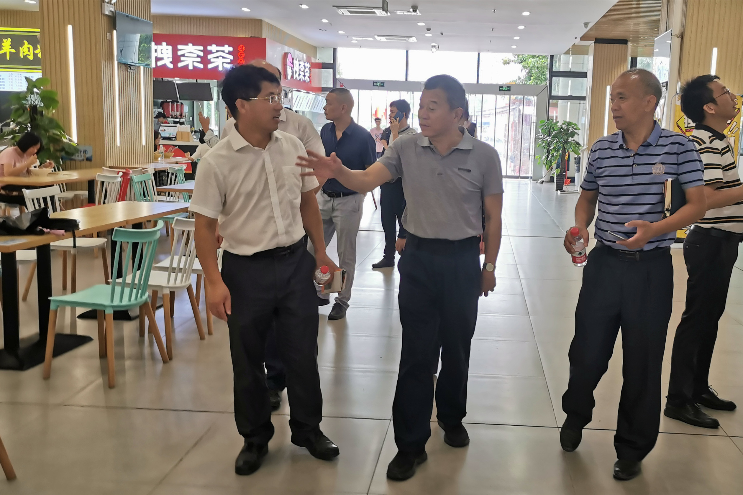 参观sports食堂