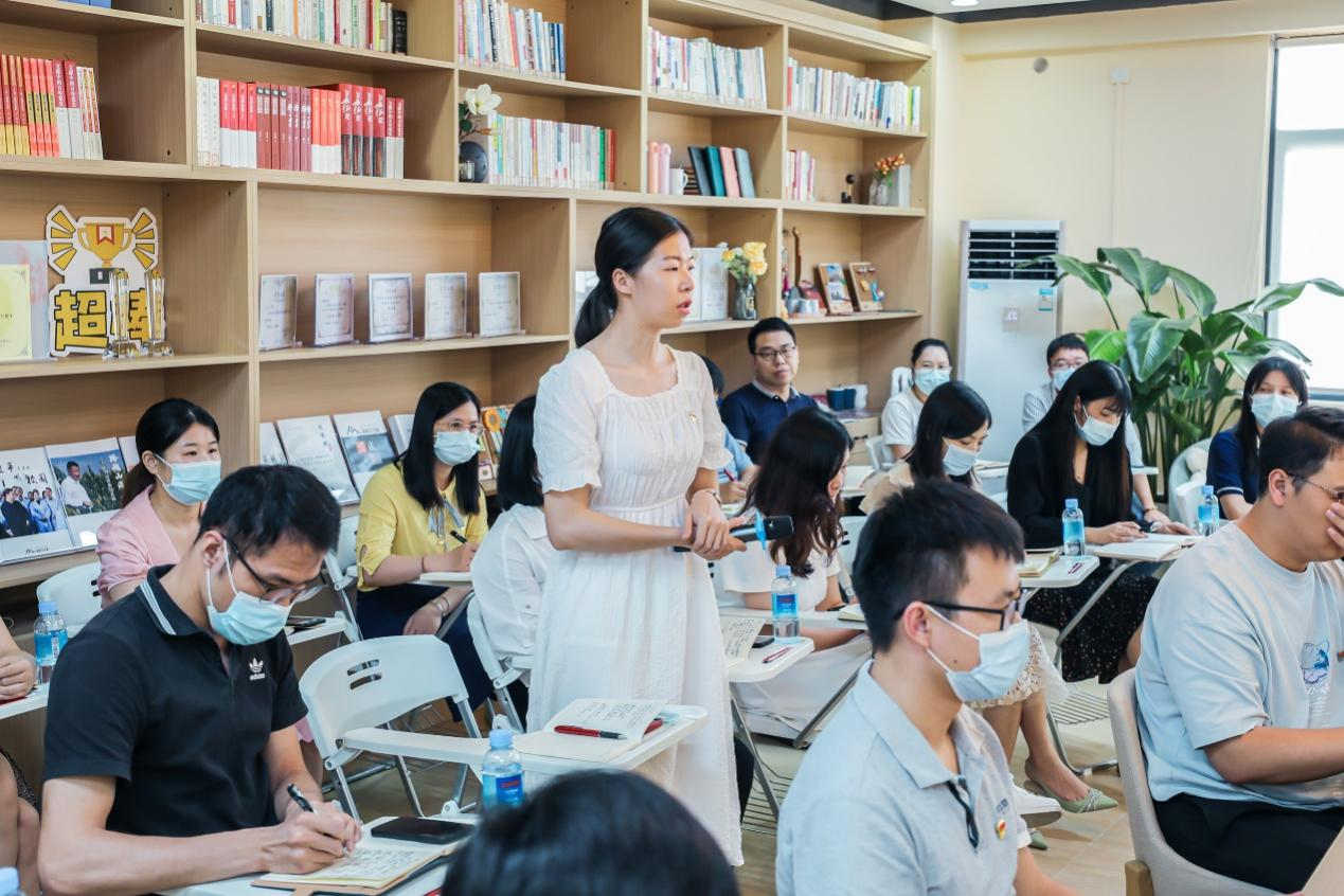 星空·综合（xingkong）官方网站与规划学院辅导员梁升雁老师发言