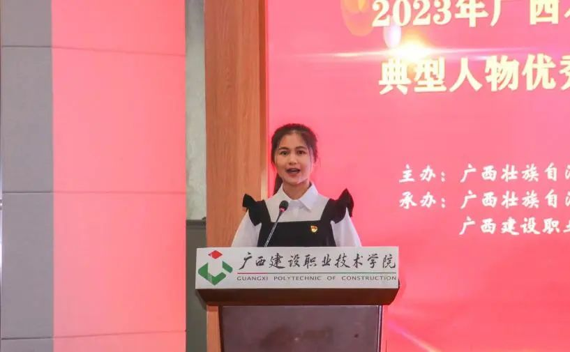 星空·综合（xingkong）官方网站黄贝贝同学作汇报