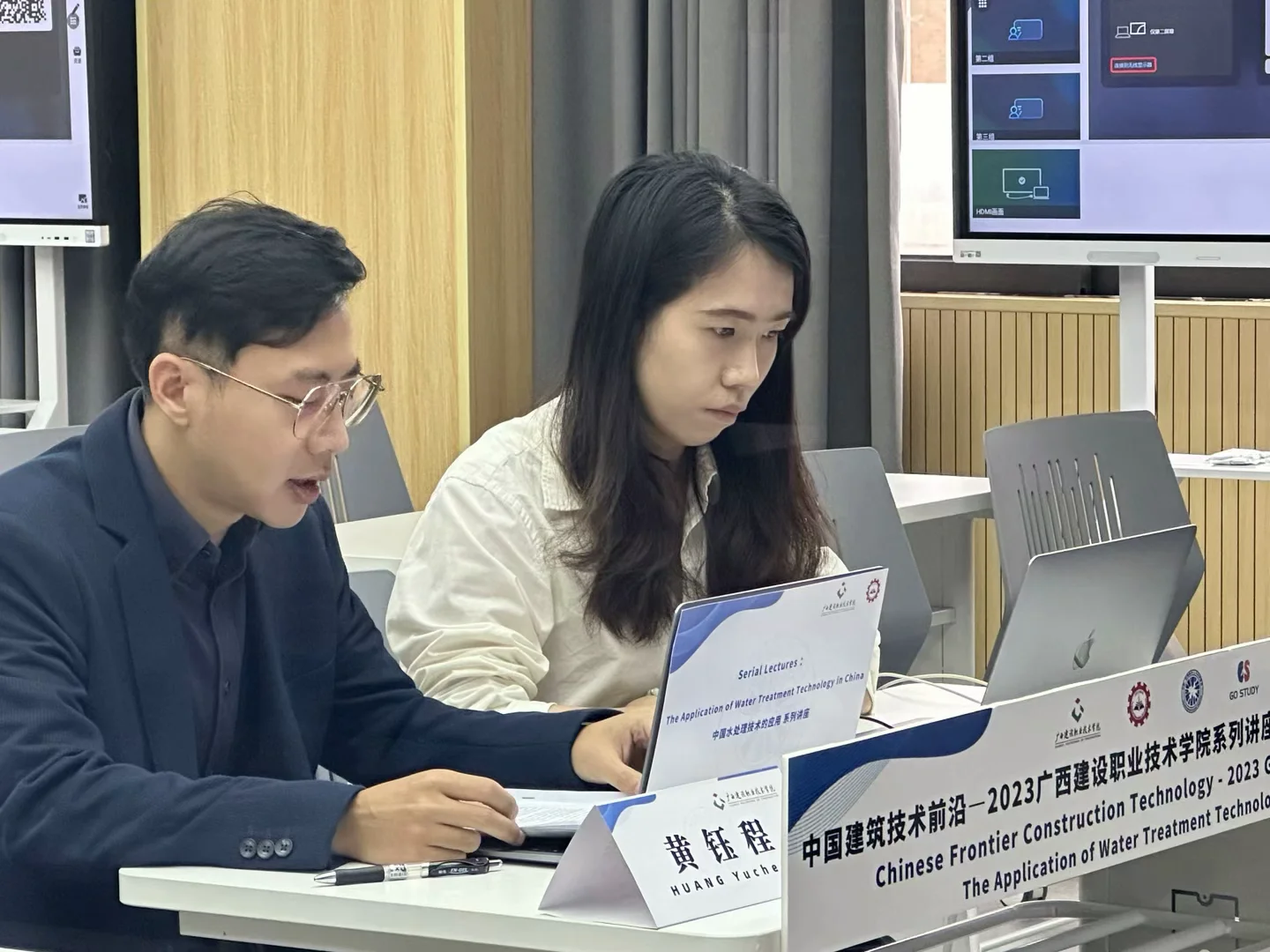 星空·综合（xingkong）官方网站设备工程团队负责人黄钰程正介绍中国水处理技术应用的给水处理技术