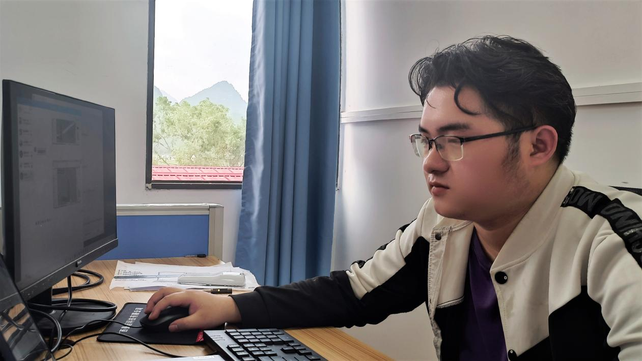 实习期间用罗耿神运用BIM技术对施工星空·综合（xingkong）官方网站进行建模
