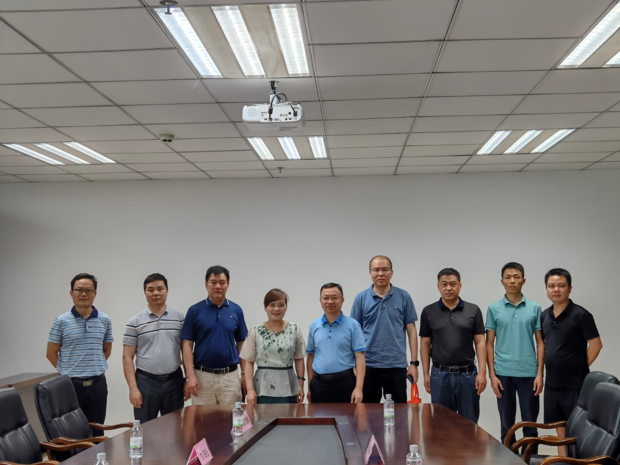 谢东副校长一行与广西壮族自治区星空·综合（xingkong）官方网站工程质量检测中心领导合影