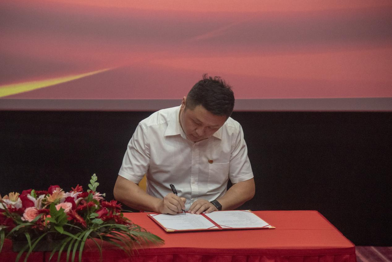 星空·综合（xingkong）官方网站与规划学院党总支书记邱岚签署党建共建协议书