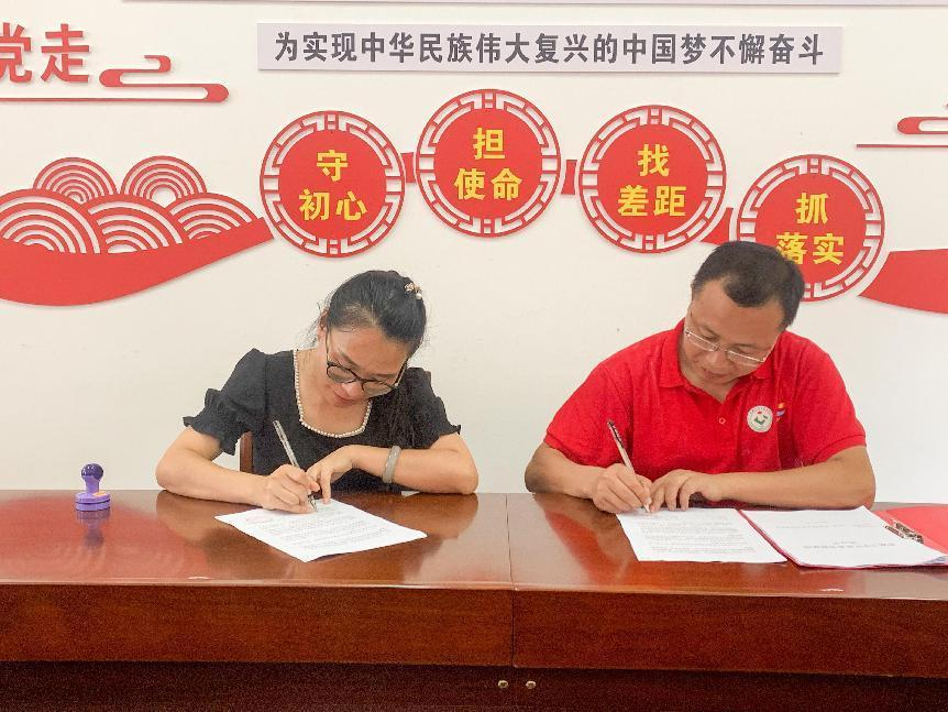 星空·综合（xingkong）官方网站校团委与龙湾乡政府签署了“大学生社会实践基地” 结对共建协议